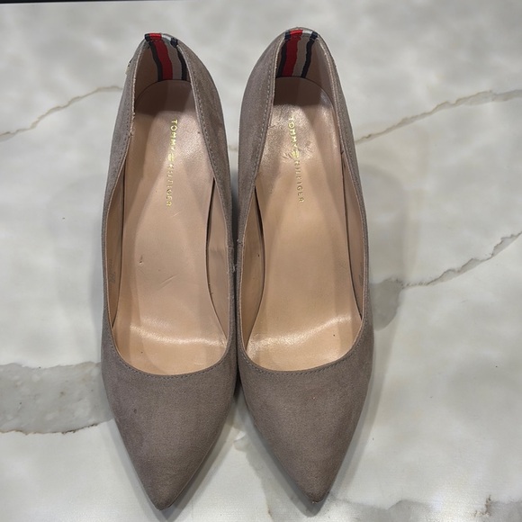 Tommy HilfigerTan Heels with Pointed Toe Design - Picture 2 of 12